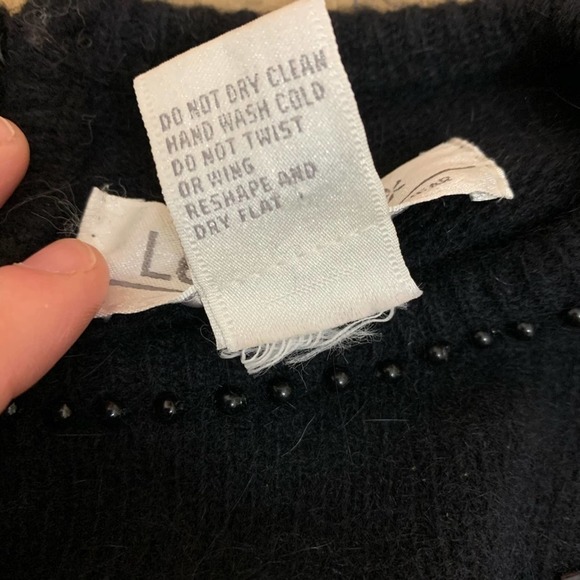 Vintage Lambswool Angora Sweater with one leaf Beaded Shoulder - Picture 8 of 10